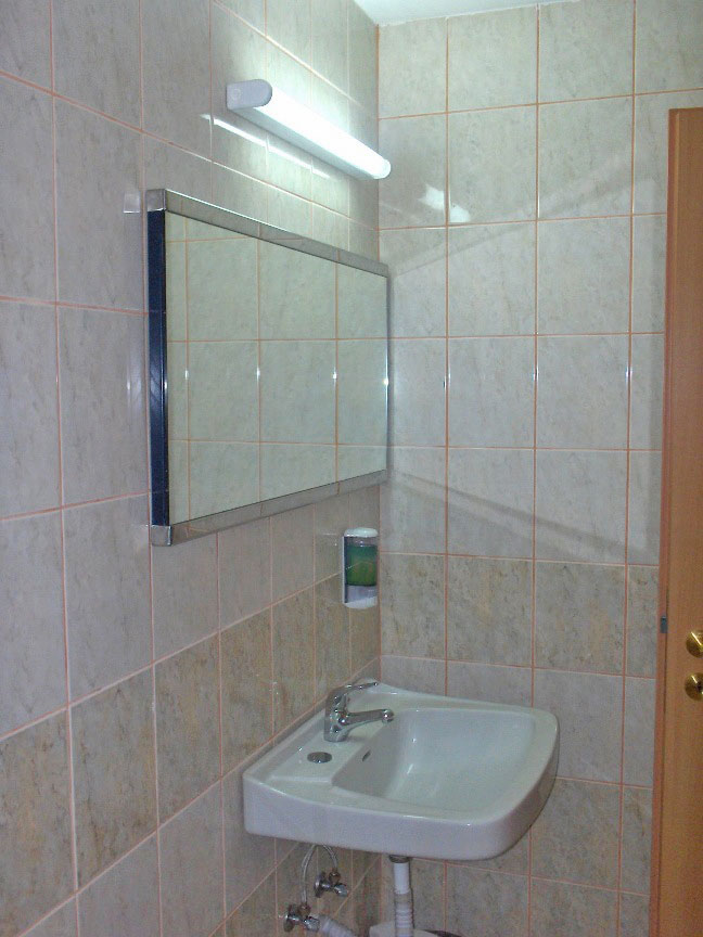 Camere de baie in caminul de batrani Sfantul Sava Cluj