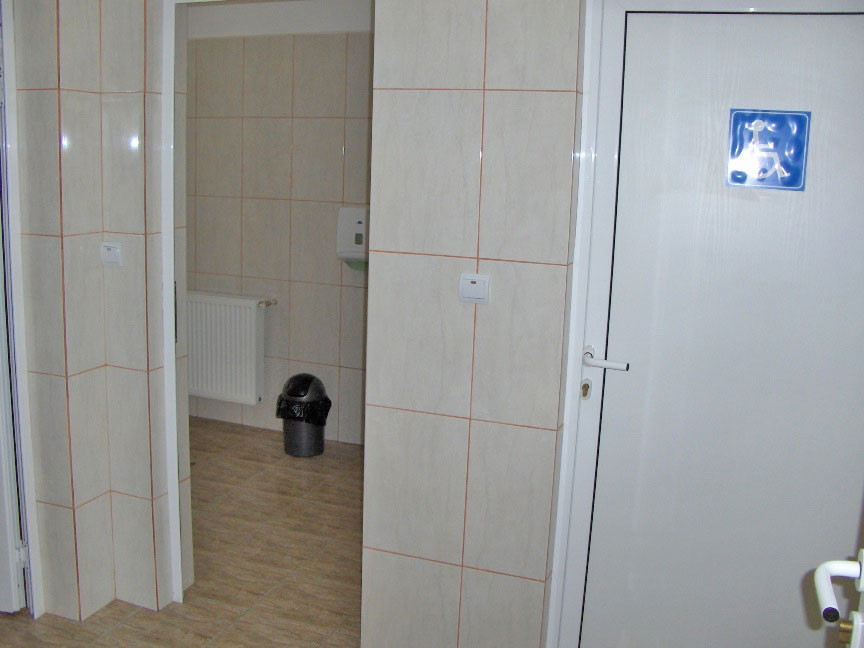 Camere de baie in caminul de batrani Sfantul Sava Cluj