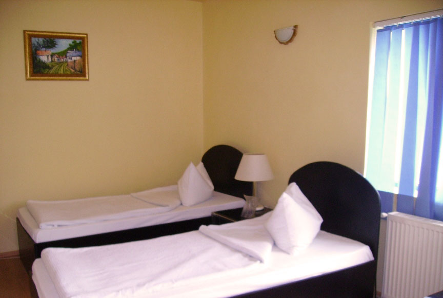 Camere cu 2 si 4 paturi in caminul de batrani Sfantul Sava Cluj